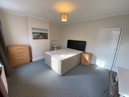 1 bedroom in a house share to rent - Photo 5