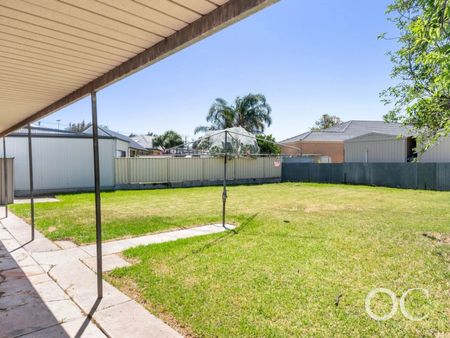 Open the Door To Easy Living in Lockleys - Photo 3