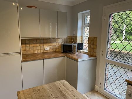 1 bedroom in a house share to rent - Photo 3