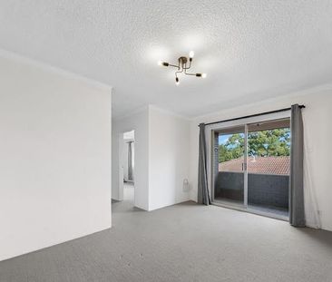 TWO BEDROOM APARTMENT CLOSE TO ALL AMENITIES OF LIVERPOOL! - Photo 3