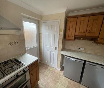 3 bedroom semi-detached house to rent - Photo 6