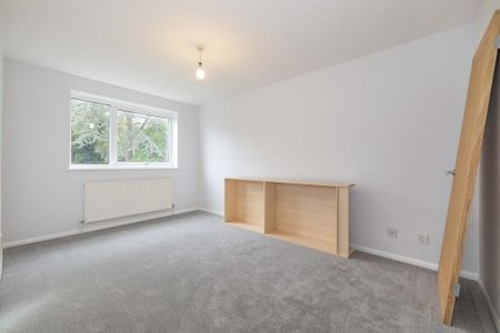 4 bedroom detached house to rent - Photo 3