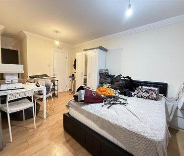 4 bedroom semi-detached house to rent - Photo 3