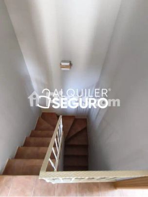 Chalet en alquiler en La Adrada - Photo 1