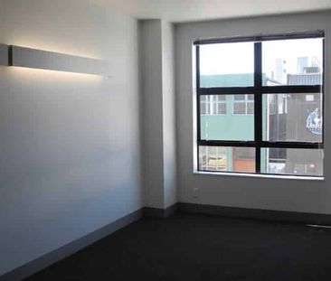 Chic Te Aro Studio Apt with Lift Access - Photo 3