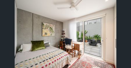 STYLISH AND SUSTAINABLY BUILT 2BR TOWNHOUSE IN SENSATIONAL INNER CITY LOCATION - Photo 5