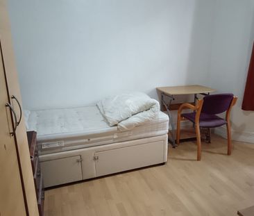 Room in a Shared House, Ramsay Road, E7 - Photo 4