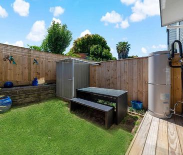 Style, Security & Comfort in One Smart Home - Photo 4