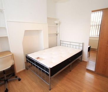 4 bedroom terraced house to rent - Photo 3