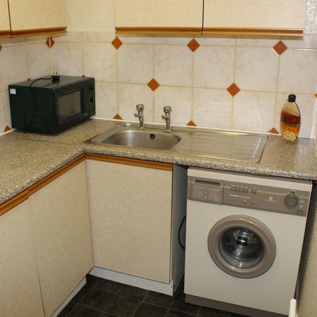 1 bedroom flat to rent - Photo 3