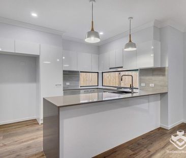 SPACIOUS & STUNNING 4 BEDROOM TOWN HOME - Photo 6