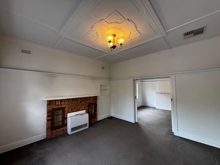 3 Burns Avenue, Murrumbeena VIC 3163 - House For Rent | Domain - Photo 5