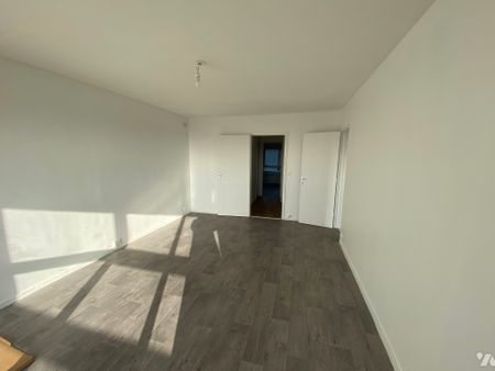 CAEN RUE CHATEAUBRIAND APPARTEMENT F2 53 M² AVEC CAVE ET GARAGE - Photo 2