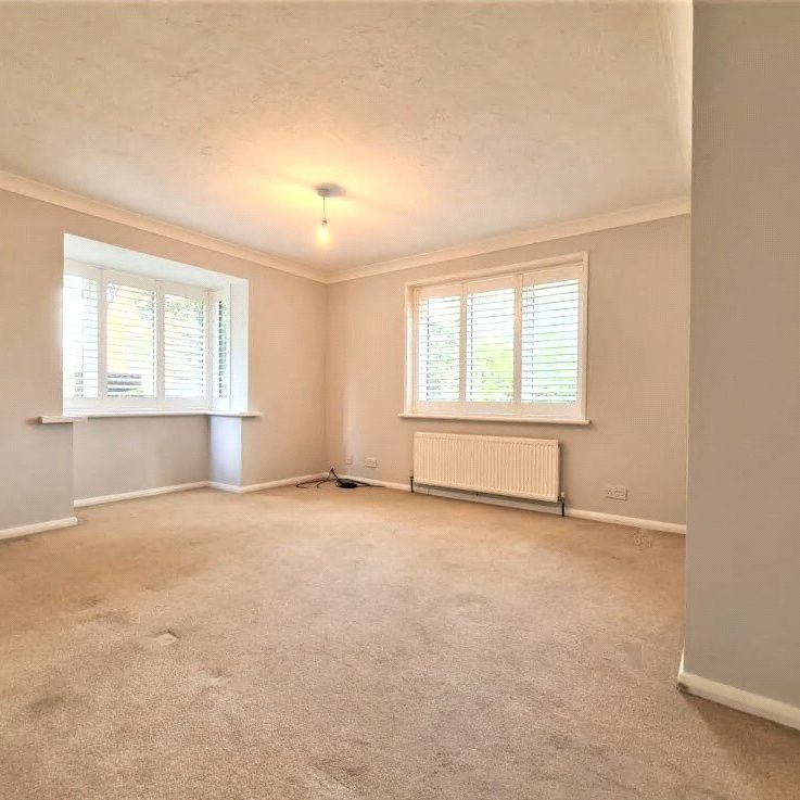 Dutch Barn Close, Stanwell, Staines-upon-Thames, Surrey, TW19 7NG - Photo 1