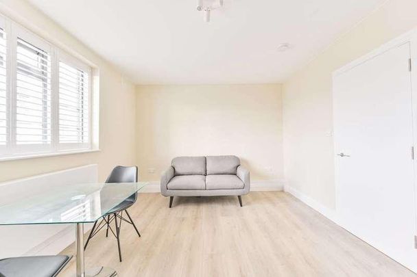 Wandsworth Road, Nine Elms, SW8 - Photo 1