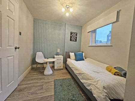 4 bedroom apartment to rent - Photo 3