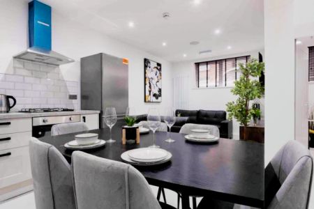 7 Beds 7 Baths - Photo 2