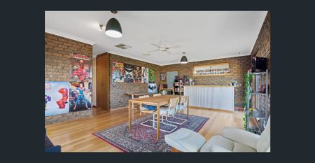 Spacious Family Home with Flexible Floorplan! - Photo 3