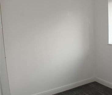 2 Bedroom Terraced House For Rent in Dean Brook Close, Manchester - Photo 3