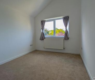 4 bedroom semi-detached house to rent - Photo 3