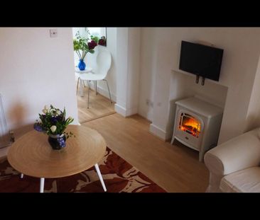 1 Bed Terraced House, Georgette Place, SE10 - Photo 2