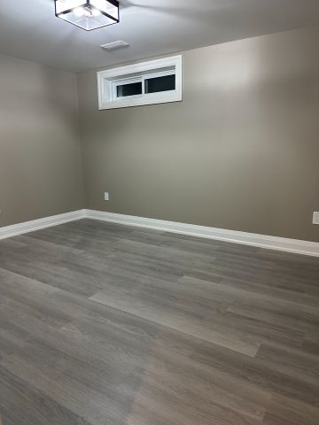 For Lease - 10 Suburban Drive, Mississauga, Ontario - Photo 4