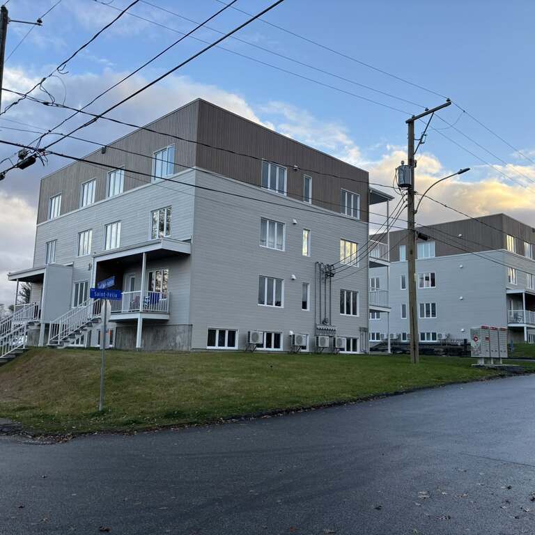 5 1/2 à Louer Juillet - Bromptonville - Photo 1