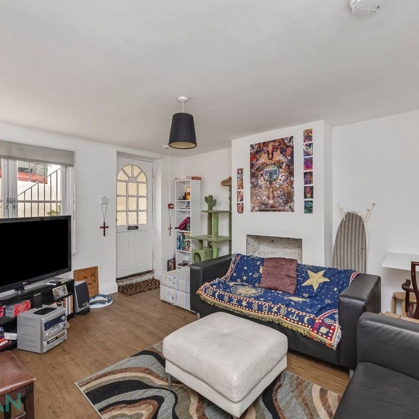 2 Bed Flat, Montpelier Place, BN1 - Photo 1