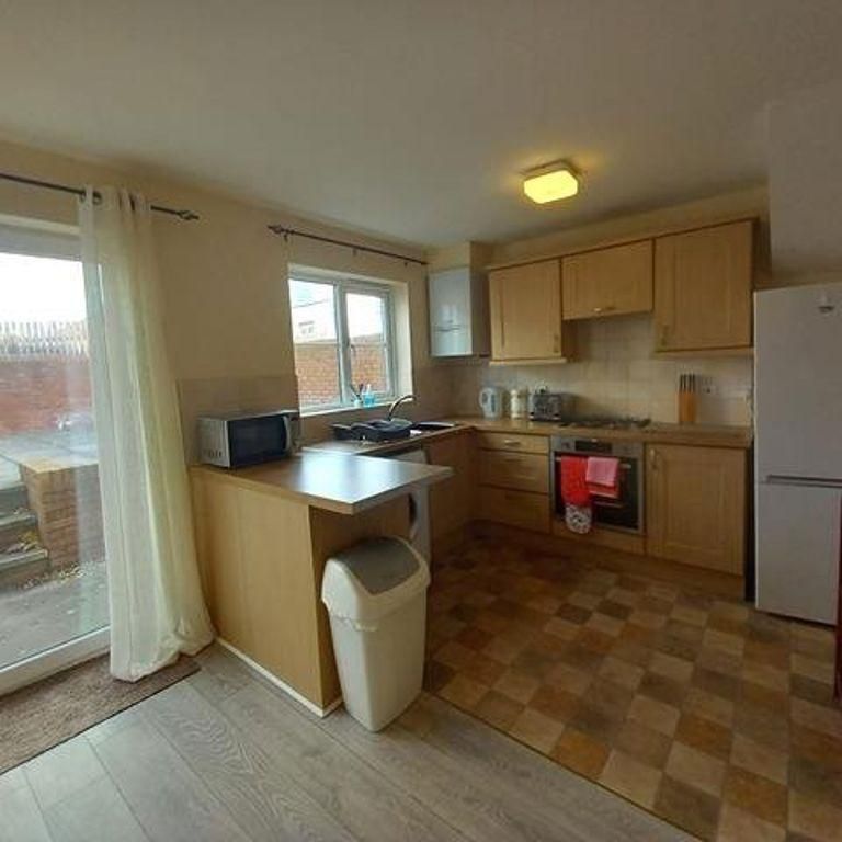 3 bedroom semi-detached house to rent - Photo 1