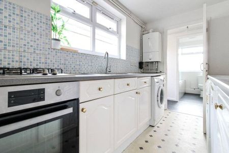 2 bedroom end of terrace house to rent - Photo 3