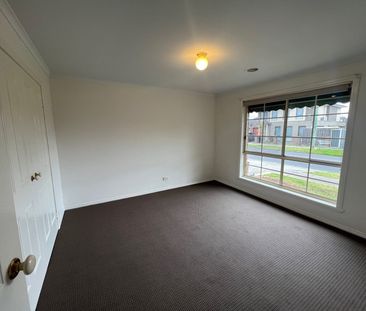 8 Sexton Street, Airport West VIC 3042 - Photo 2