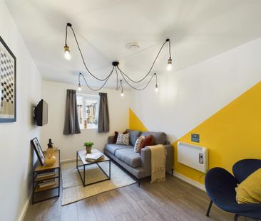 4 bedroom flat to rent - Photo 2