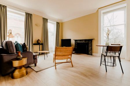 One-Bedroom Apartment - Photo 3