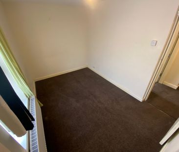 3 bed Terraced - To Let - Photo 3