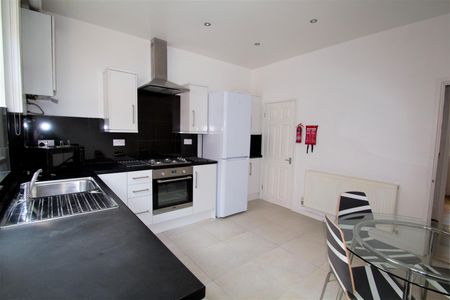 Burley Lodge Terrace, Hyde Park, LS6 1QD, Leeds - Photo 5