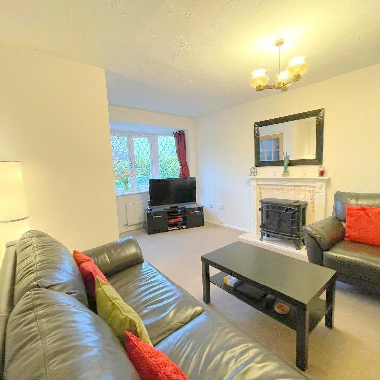 3 bedroom semi-detached house to rent - Photo 1