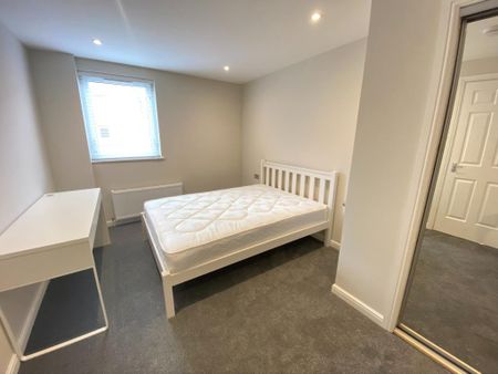 3 bedroom flat to rent - Photo 3