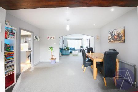 3 bedroom detached house to rent - Photo 2