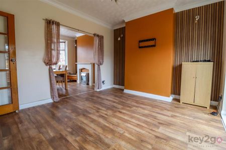 3 bedroom semi-detached house to rent - Photo 5