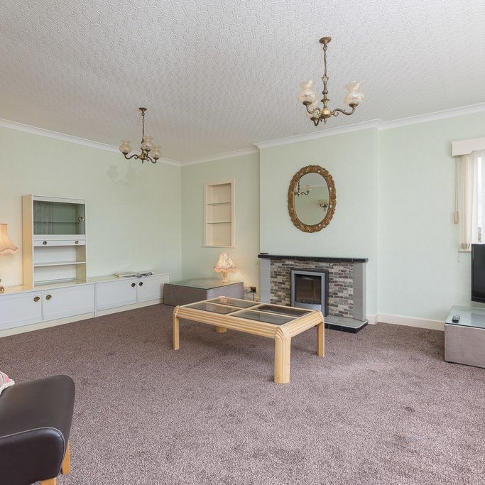 To Let 2 Bed Apartment - Photo 1