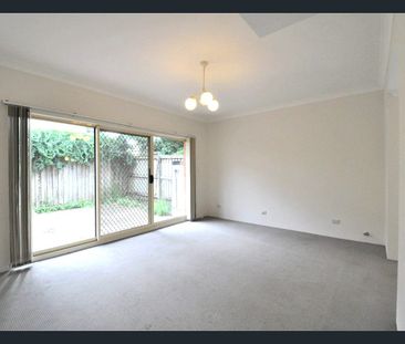 Spacious 3 bedroom Townhouse - Corner Location - Photo 1