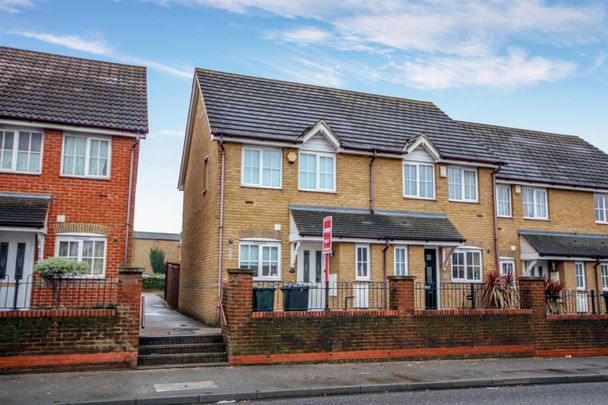 2 bedroom End Terraced to let - Photo 1