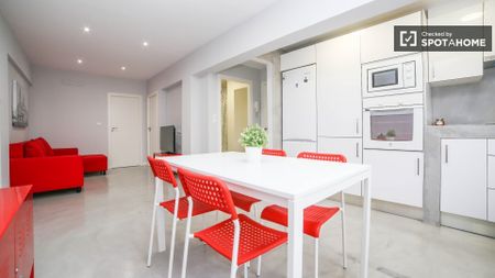 valencia, Valencian Community 46022 - Photo 2