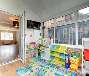 4 bedroom semi-detached house to rent - Photo 2