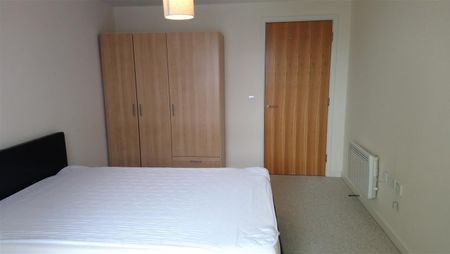 Beckhampton Street, Swindon - Photo 3