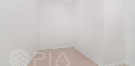 1 bedroom plus Study Apartment For lease! - Photo 2