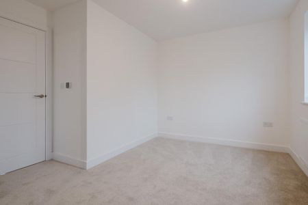 3 bedroom semi-detached house to rent - Photo 5