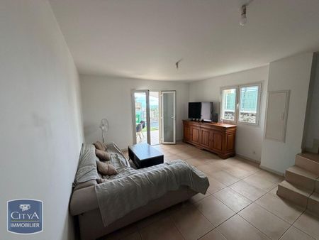 Location Maison 3 pièces 76m² ST PIERRE 97410 - Photo 2