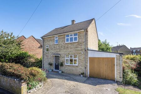 3 bedroom detached house to rent - Photo 2