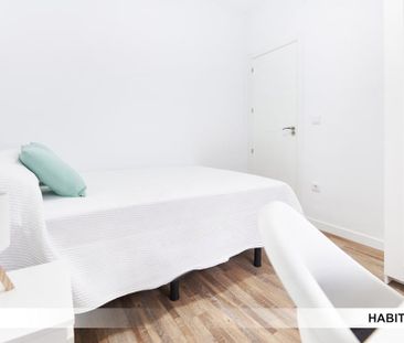 Calle Cardenal Rodrigo de Castro, Sevilla, Andalusia 41005 - Photo 5